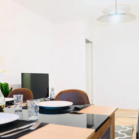 Bella Luna III - Elégant appartement centre ville - Parking gratuit - Wifi ultra rapide-Appareil Massage-Netflix-Jeu société Troyes Extérieur photo