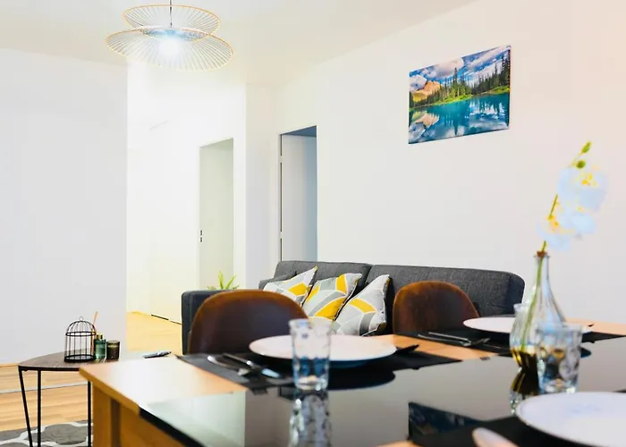 Bella Luna III - Elegant Appartement Centre Ville - Parking Gratuit - Wifi Ultra Rapide-Appareil Massage-Netflix-Jeu Societe